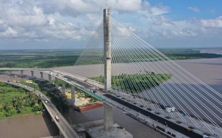 Sistema Compotop Bitufibra en el puente de Pumarejo (Barranquilla, Colombia)