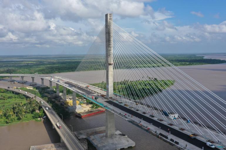 Sistema Compotop Bitufibra en el puente de Pumarejo (Barranquilla, Colombia)