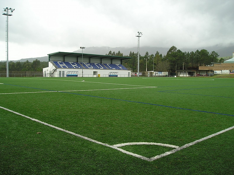 Composan Industrial y Tecnología ha fabricado el césped del campo de fútbol de Arbo.